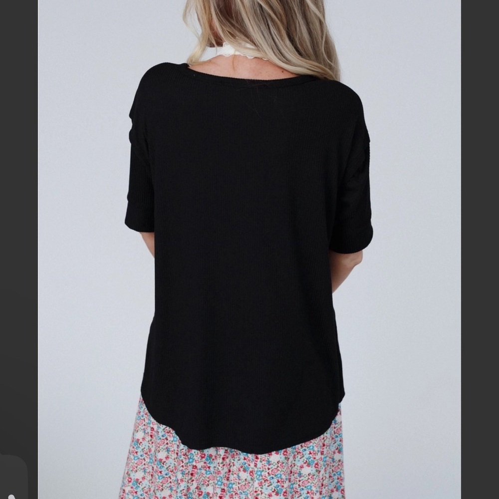 Three Bird Nest Leila Ribbed Henley oversized Top - Black - Picture 2 of 9